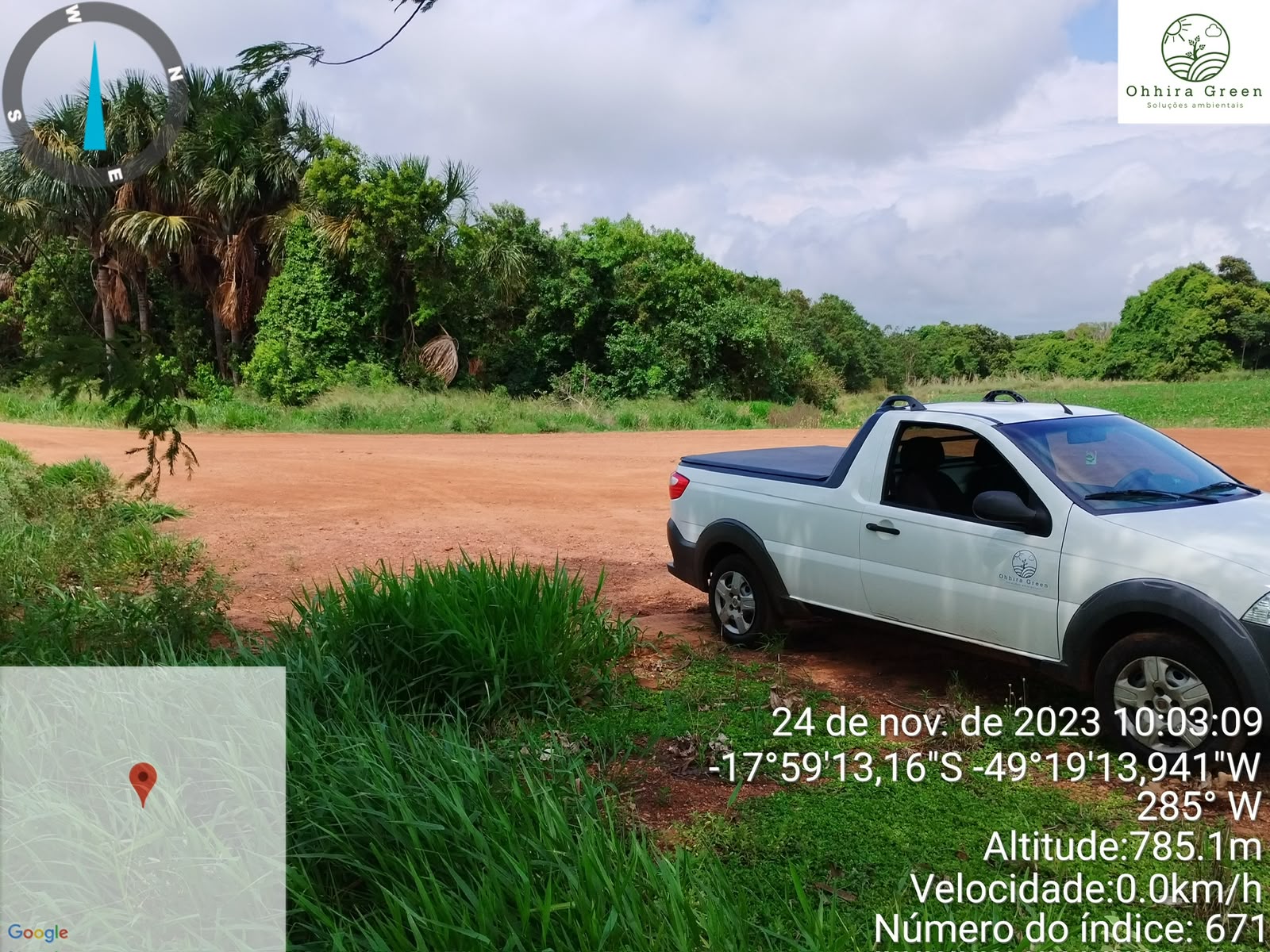 Veículo da OhhiraGreen durante atendimento em estrada rural